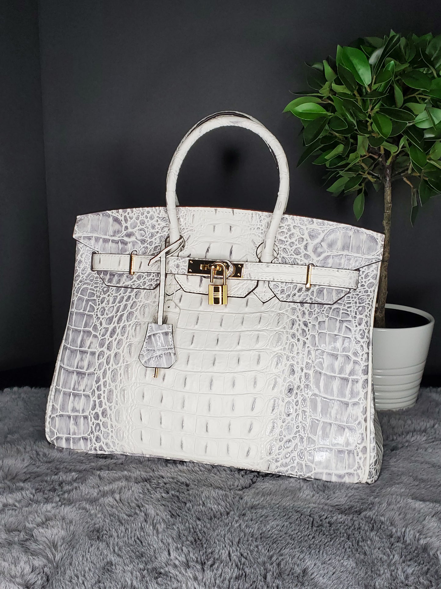 Vintage Platinum Famous Lady Handbag - 5592